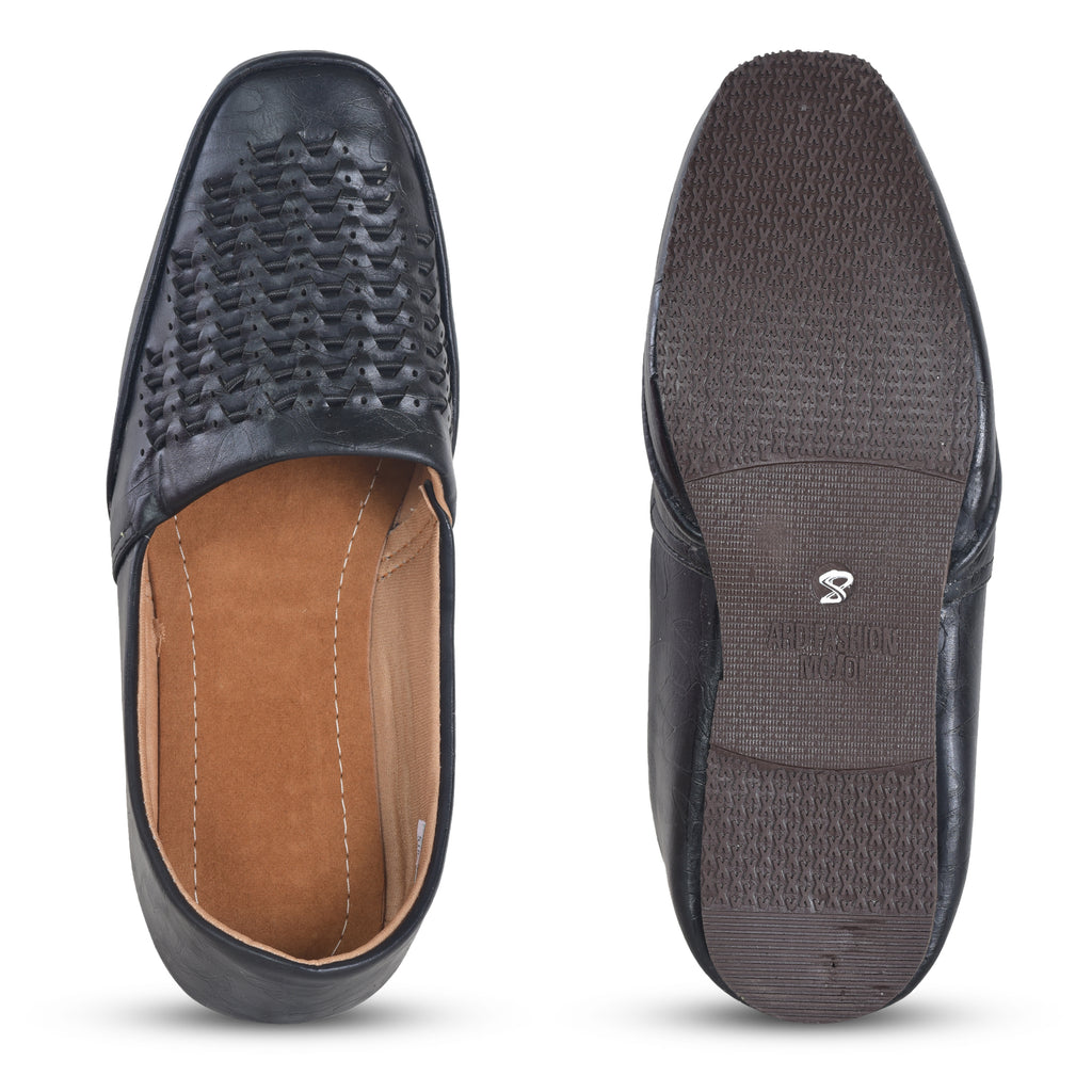 Designer Black Jutis For Men