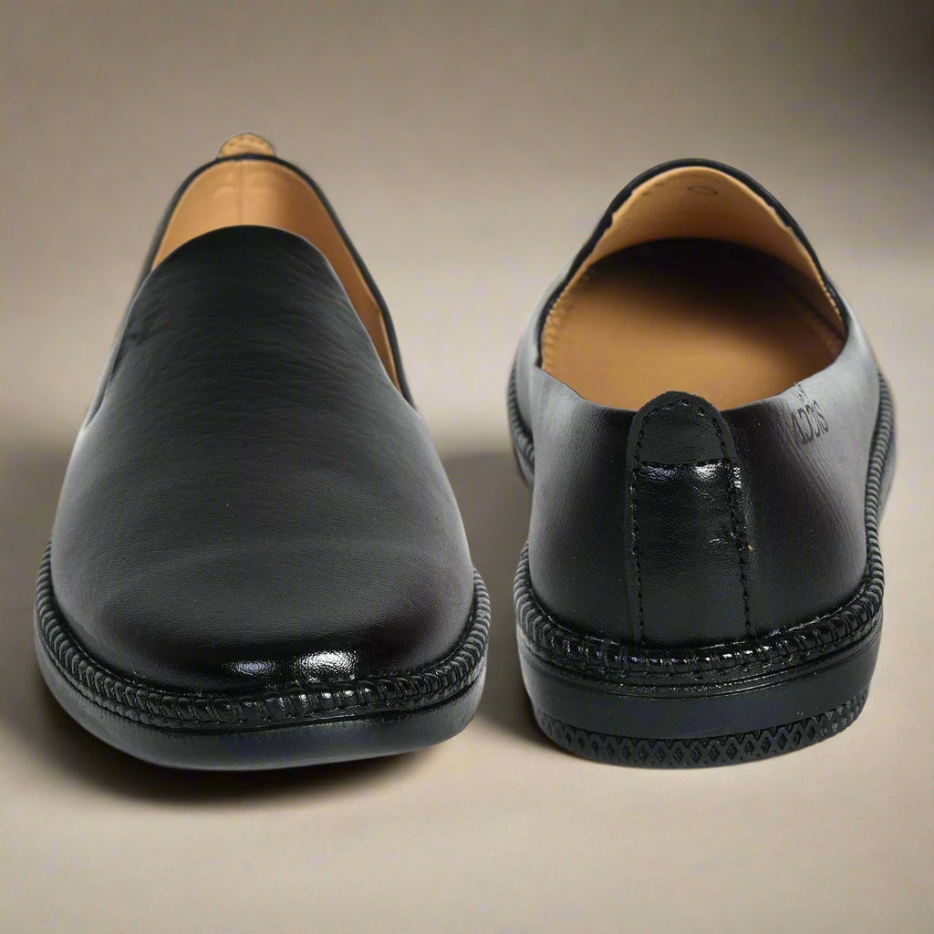 Kolapuri Centre Designer Black Jutis For Men