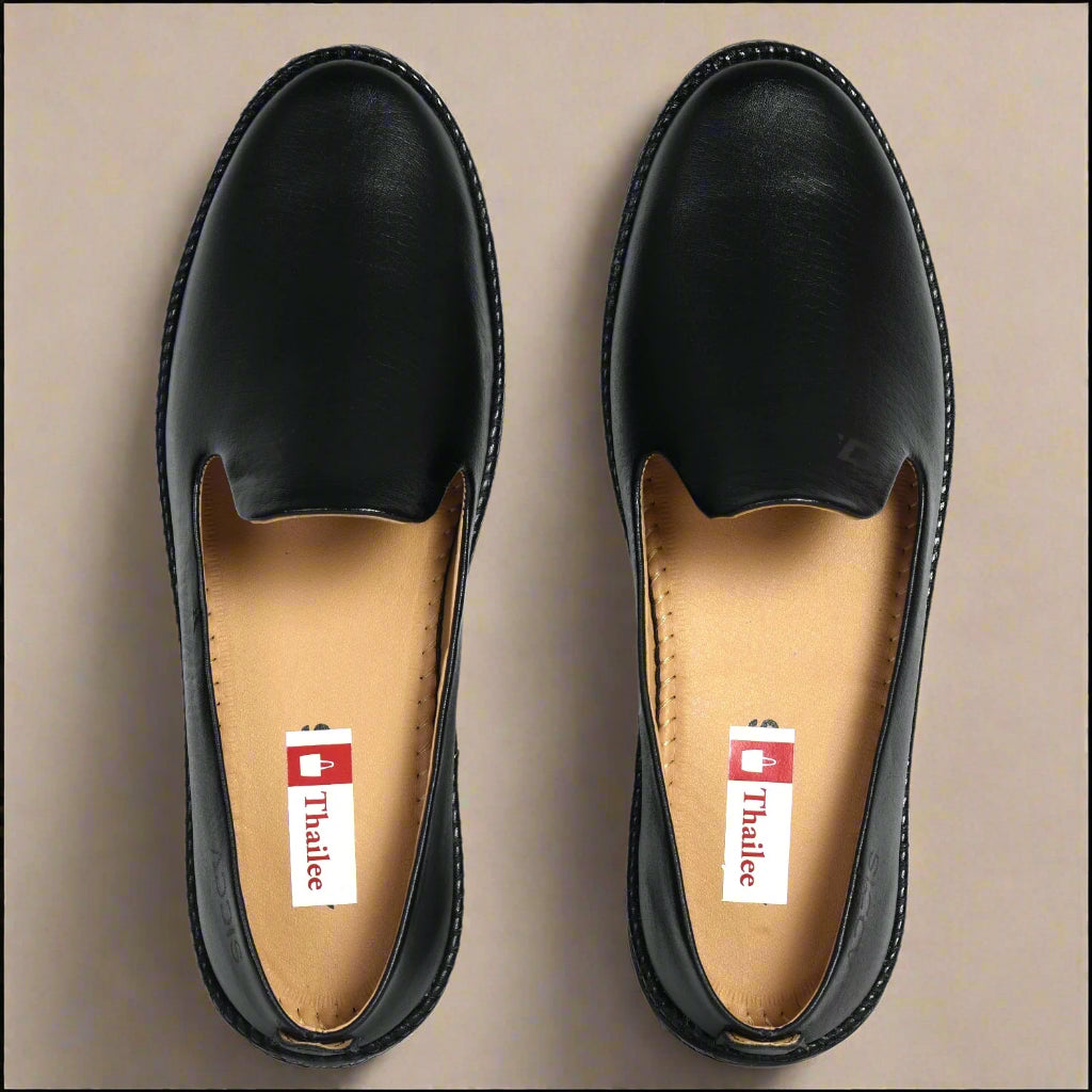 Kolapuri Centre Designer Black Jutis For Men