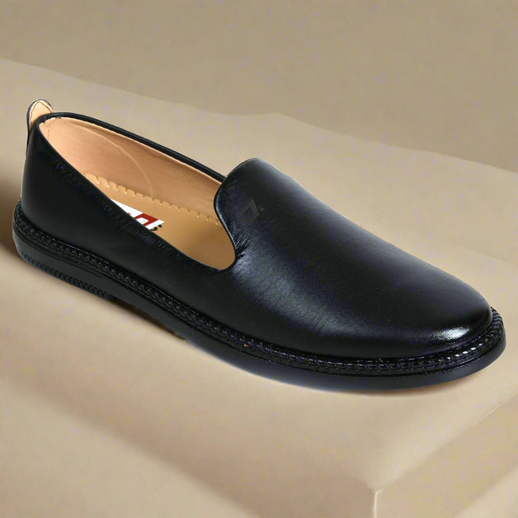 Kolapuri Centre Designer Black Jutis For Men